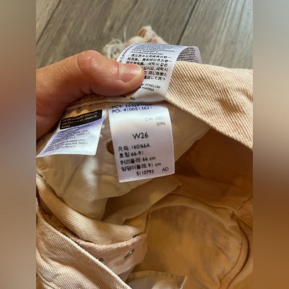 Levi’s Peach Orange Cut-Off Shorts Size 26 - Picture 4 of 8